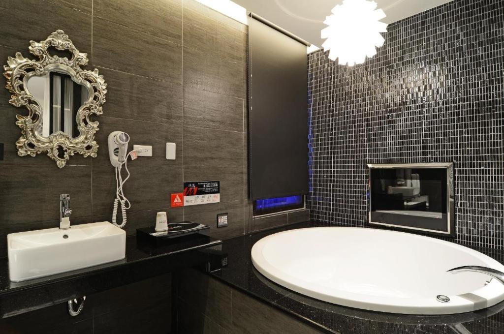 M Hotel Цаотун Экстерьер фото